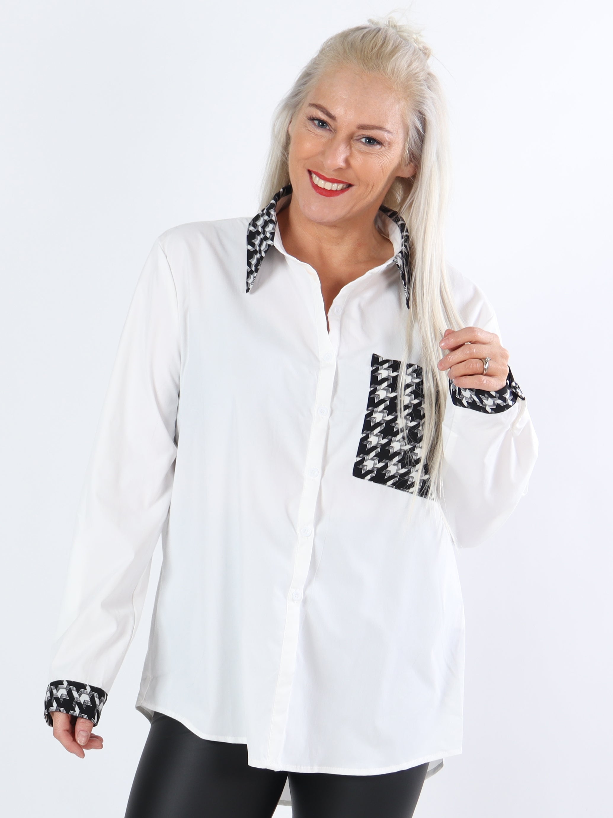 Gigi - Vit skjorta med rutig krage